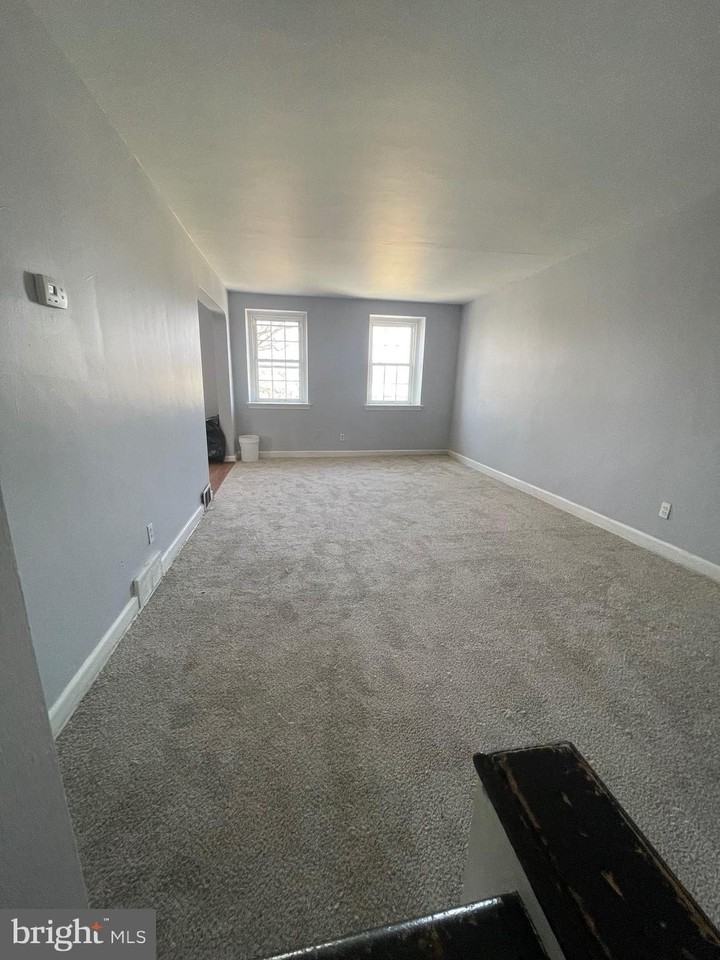 7328 Sherwood Rd Unit B - Photo 2 of 5