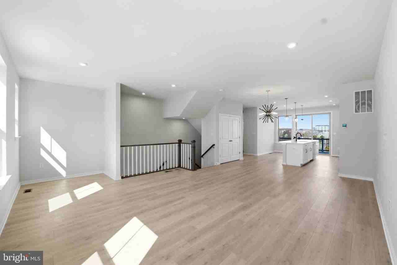 19712 Sepia Sq - Photo 2 of 48