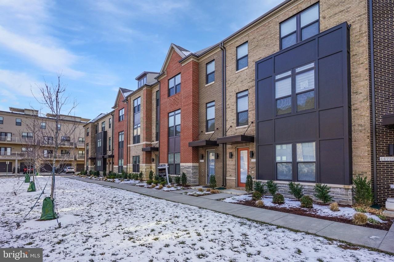 44734 Roosevelt Sq - Photo 3 of 50