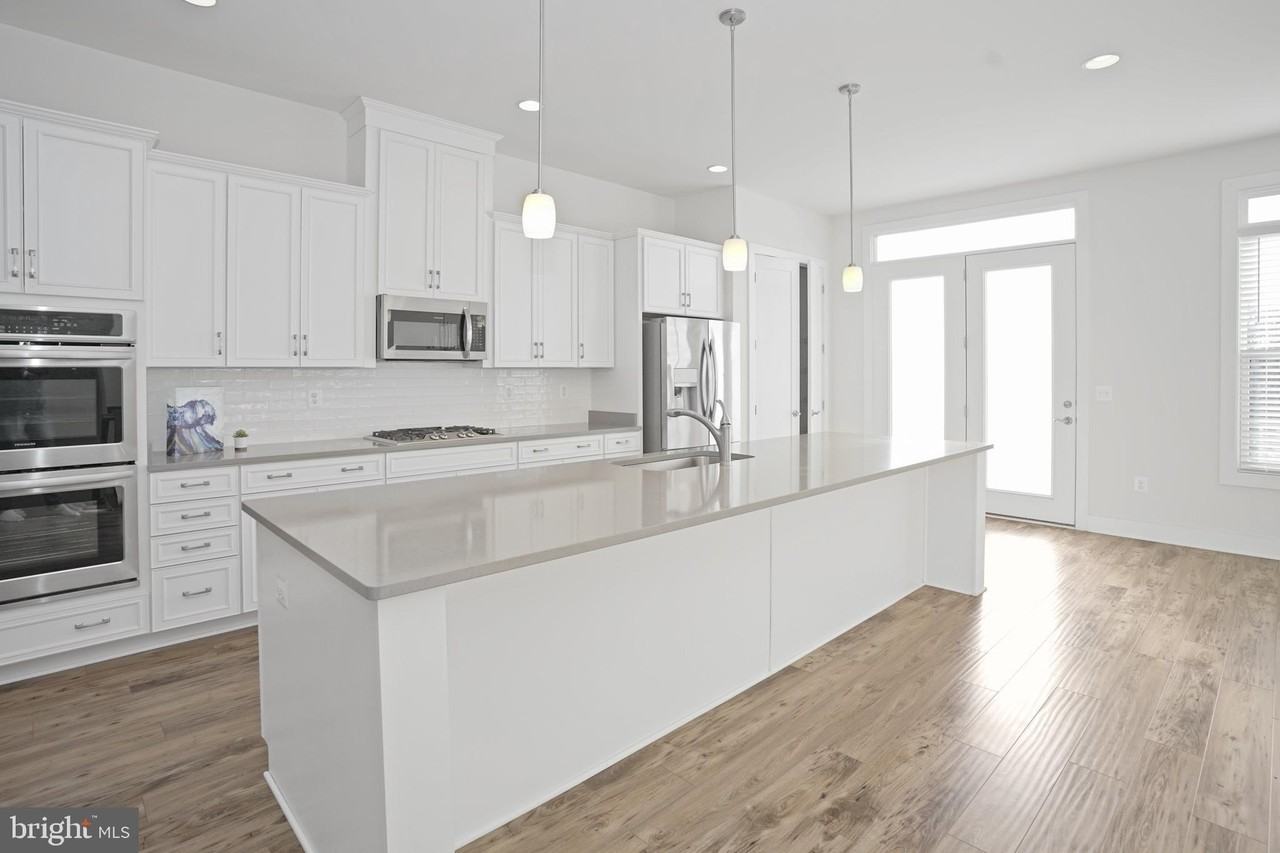 44734 Roosevelt Sq - Photo 6 of 50