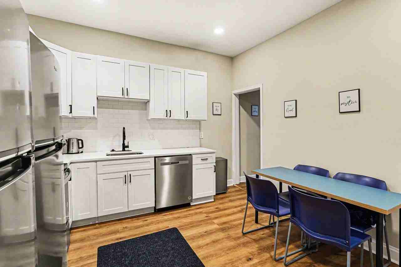 E North Ave - Photo 4 of 24