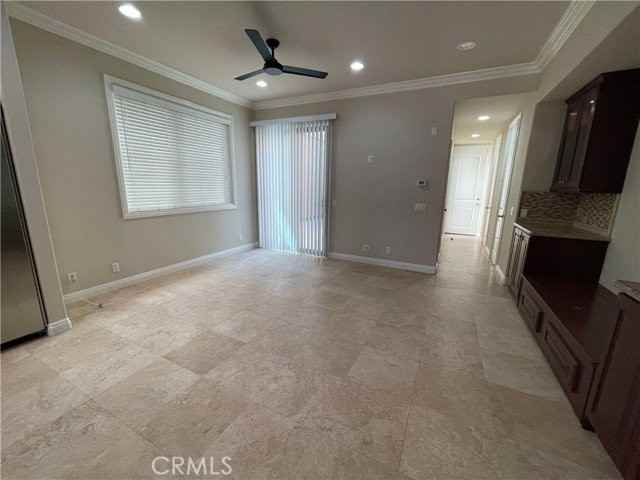 212 9th St - Photo 4 of 8