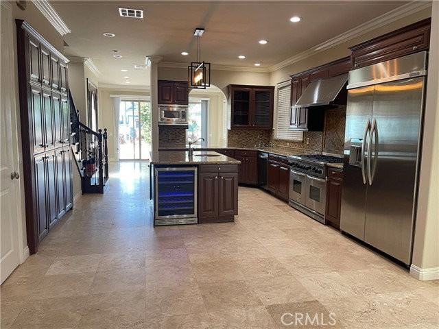 212 9th St - Photo 5 of 8