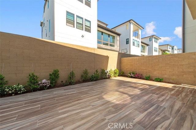 228 Stage - Photo 6 of 8