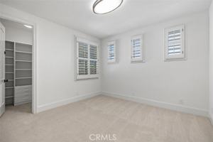 featured image of 17 Colonial Dr