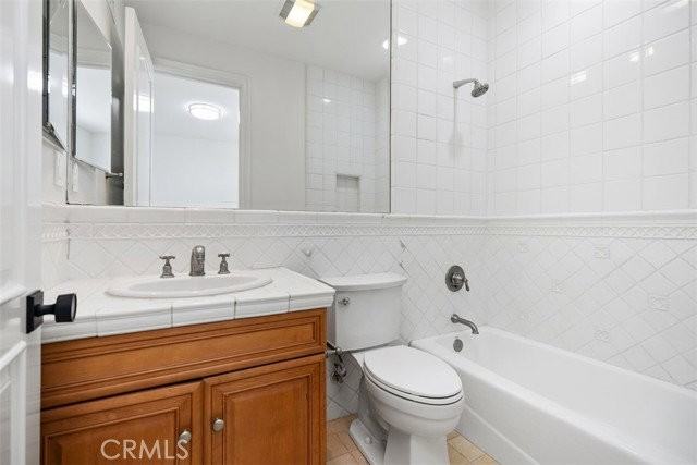 17 Colonial Dr - Photo 3 of 8