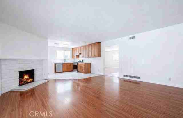 24033 Welby Way - Photo 2 of 8