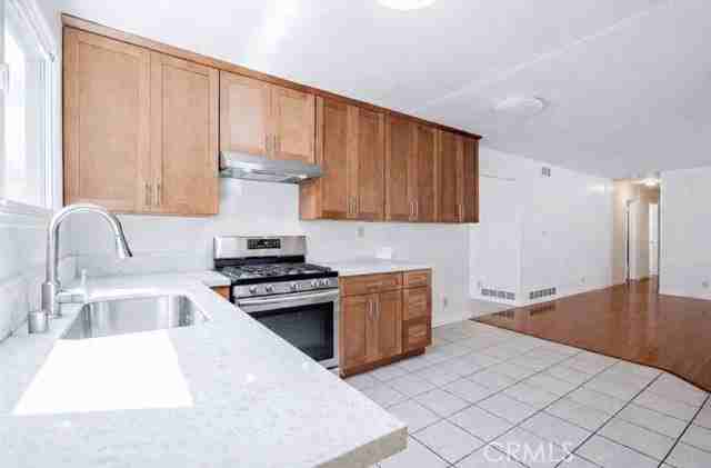 24033 Welby Way - Photo 4 of 8