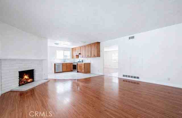 24033 Welby Way - Photo 7 of 8