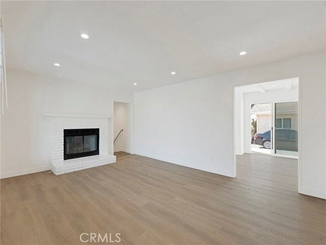 22222 Vanowen St - Photo 6 of 8