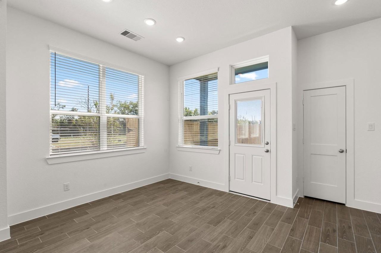 Park Hill Ct - Photo 5 of 8