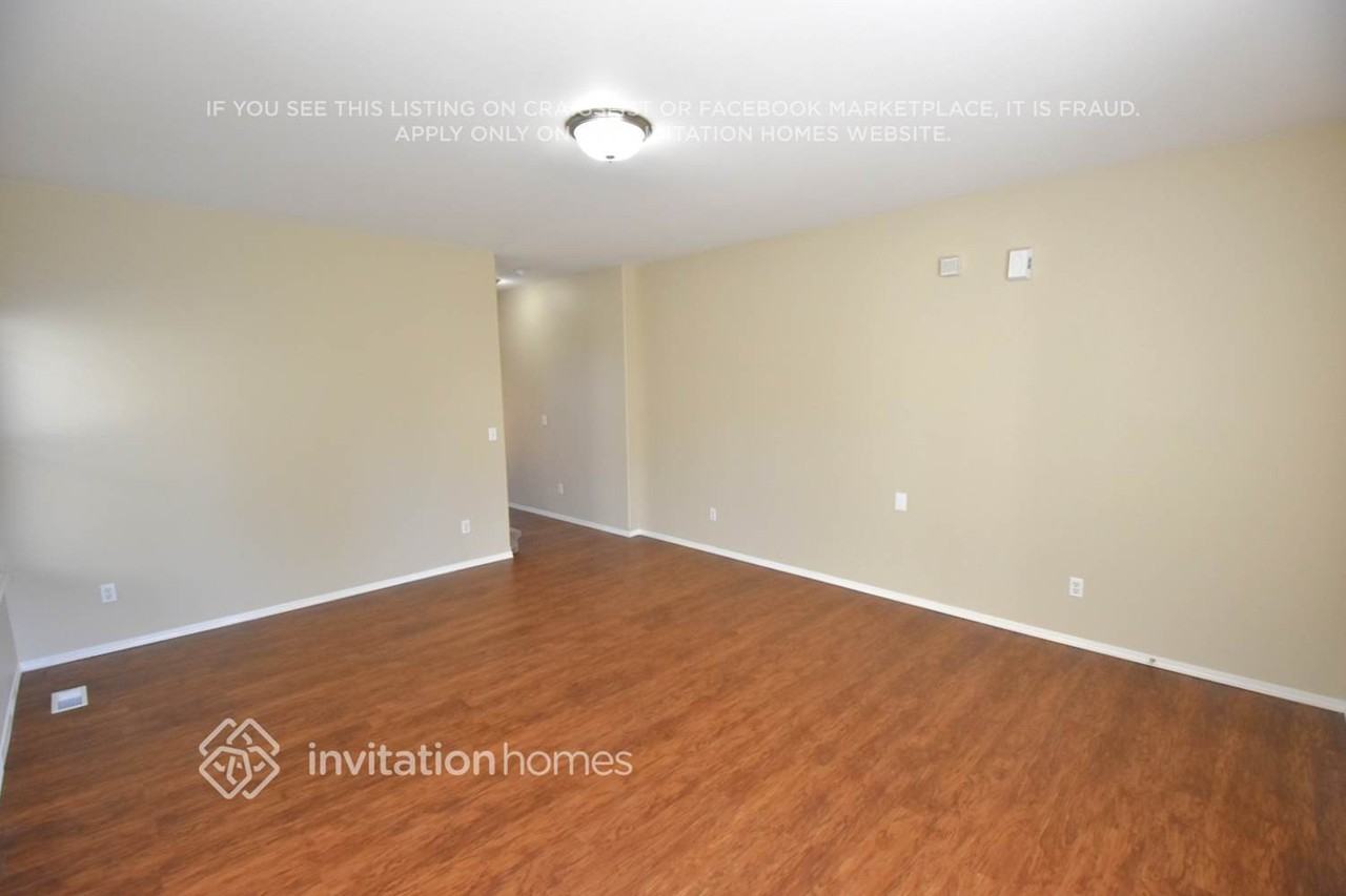 2321 171st St E - Photo 4 of 13