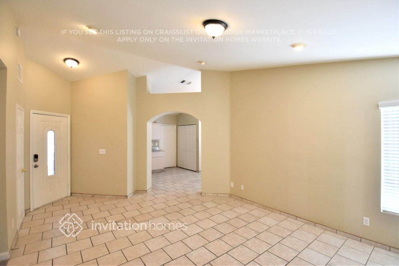 502 Landmark Ln - Photo 3 of 14