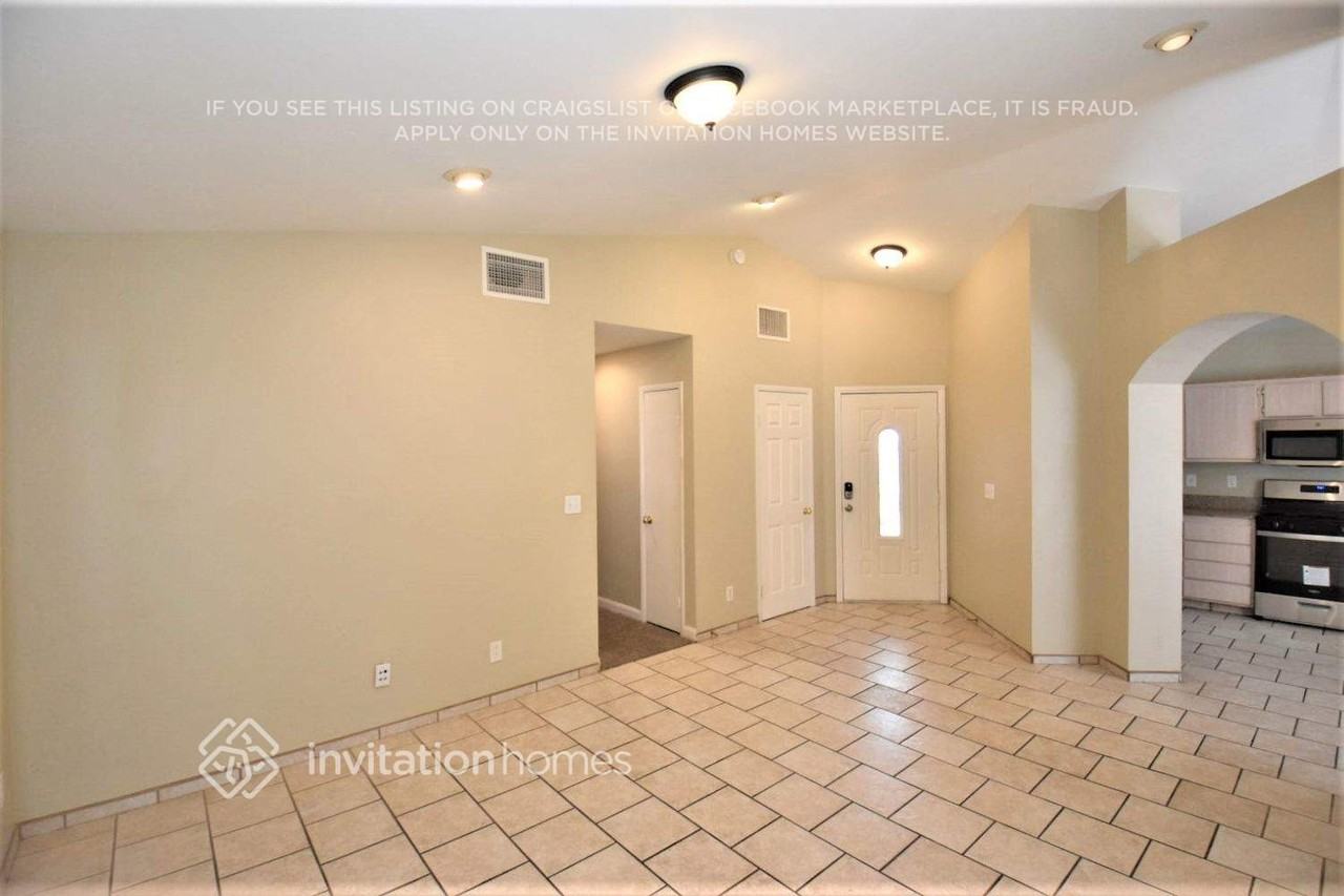 502 Landmark Ln - Photo 4 of 14