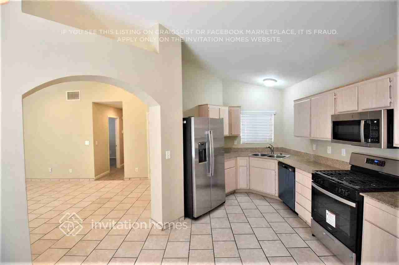 502 Landmark Ln - Photo 5 of 14