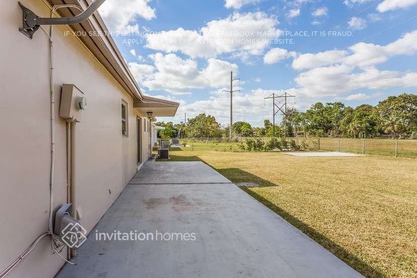 3010 Sw 97th Ct - Photo 3 of 4