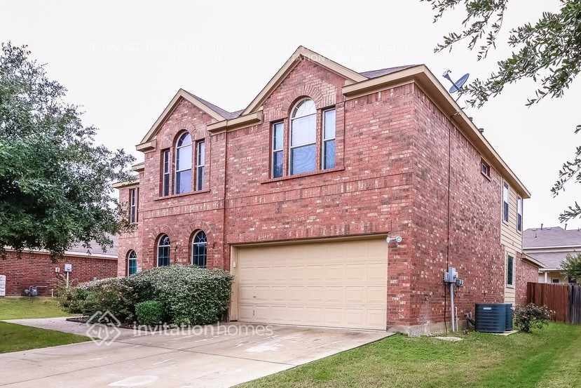 2360 Merlin Dr - Photo 2 of 12