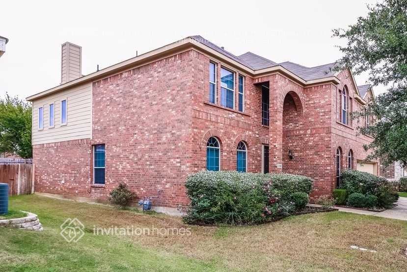 2360 Merlin Dr - Photo 3 of 12