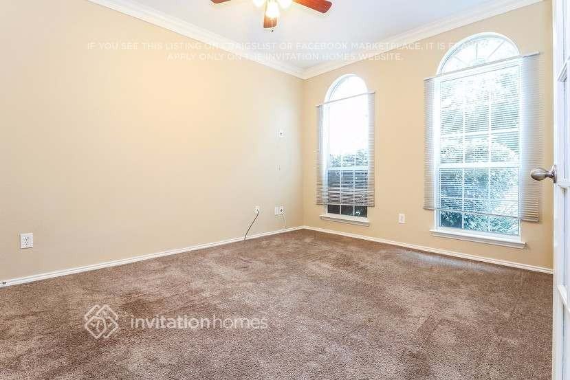 2360 Merlin Dr - Photo 5 of 12