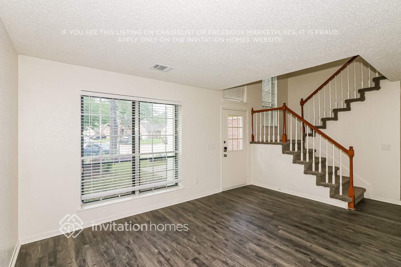 7723 Pine Center Dr - Photo 4 of 18