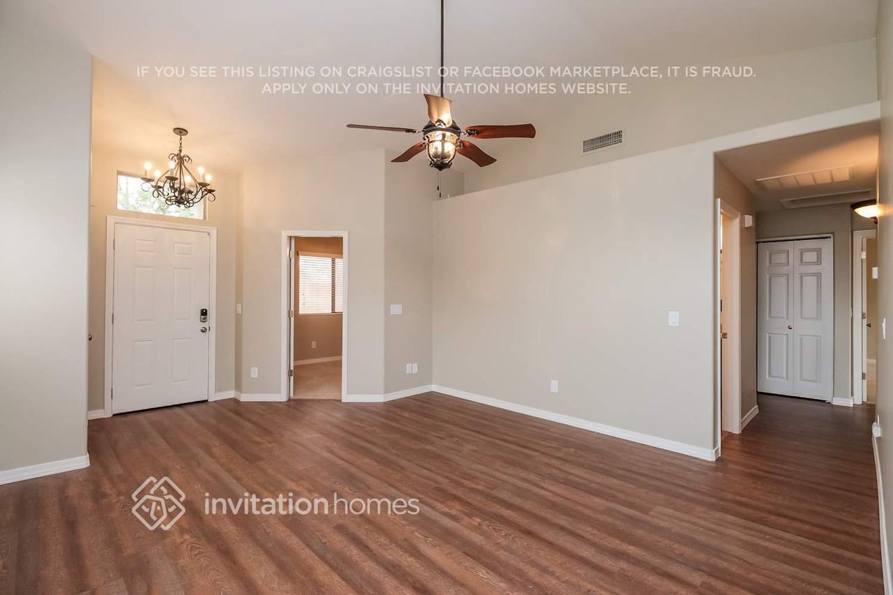 30737 N Royal Oak Way - Photo 2 of 16