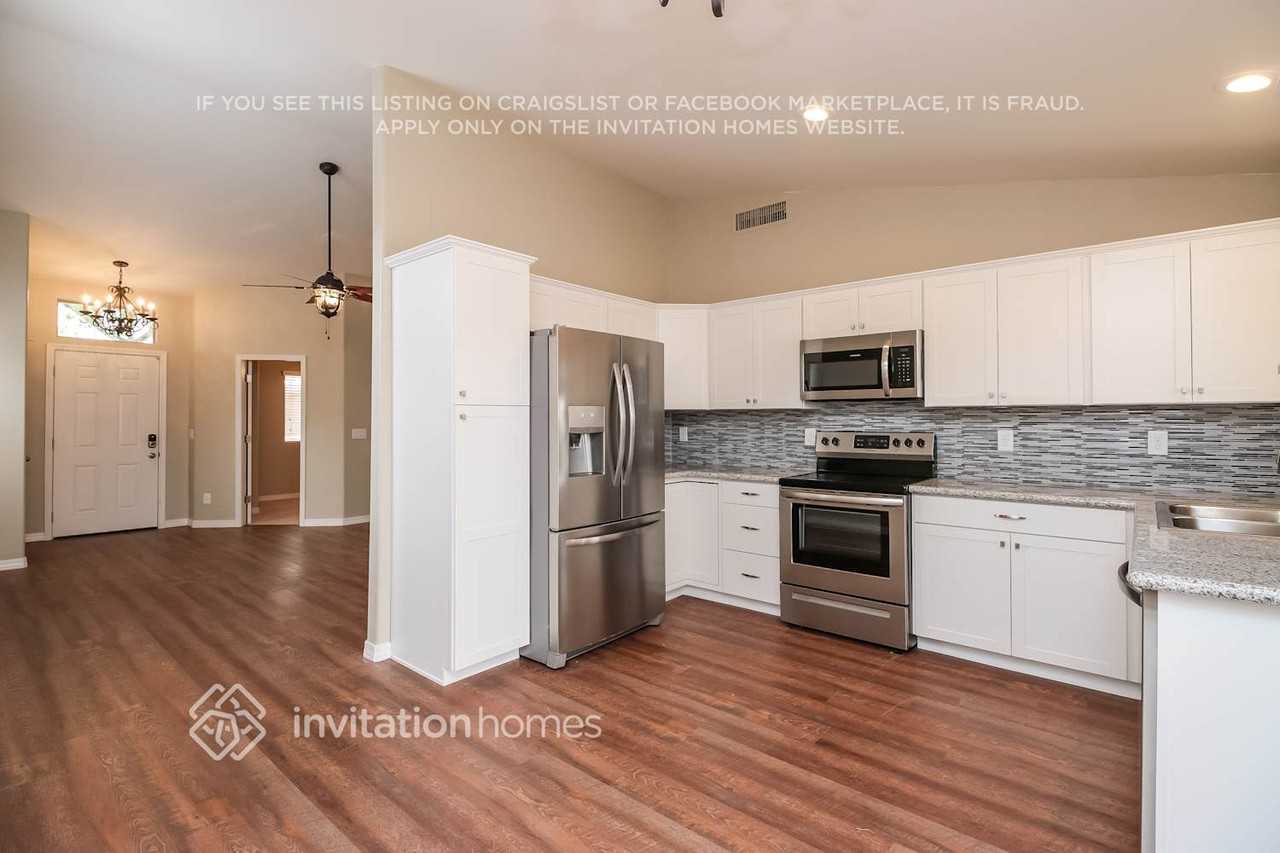 30737 N Royal Oak Way - Photo 4 of 16