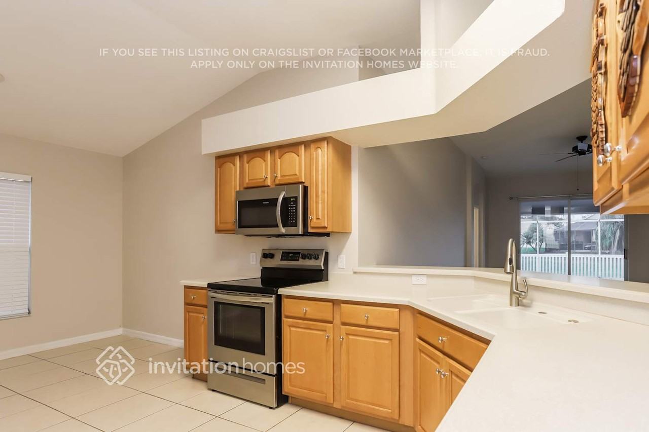 12753 Standbridge Dr - Photo 4 of 16