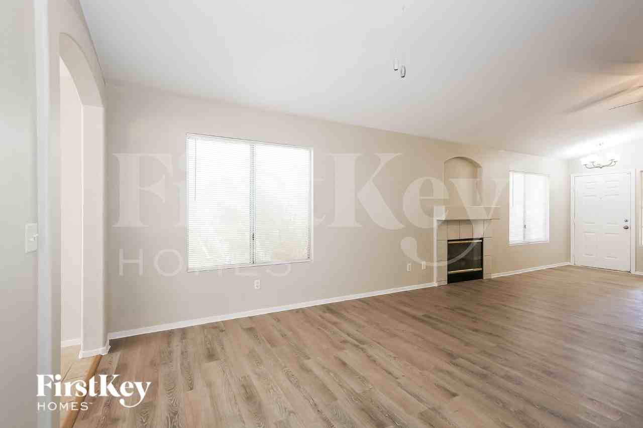7025 Village Shore Ct - Photo 3 of 19