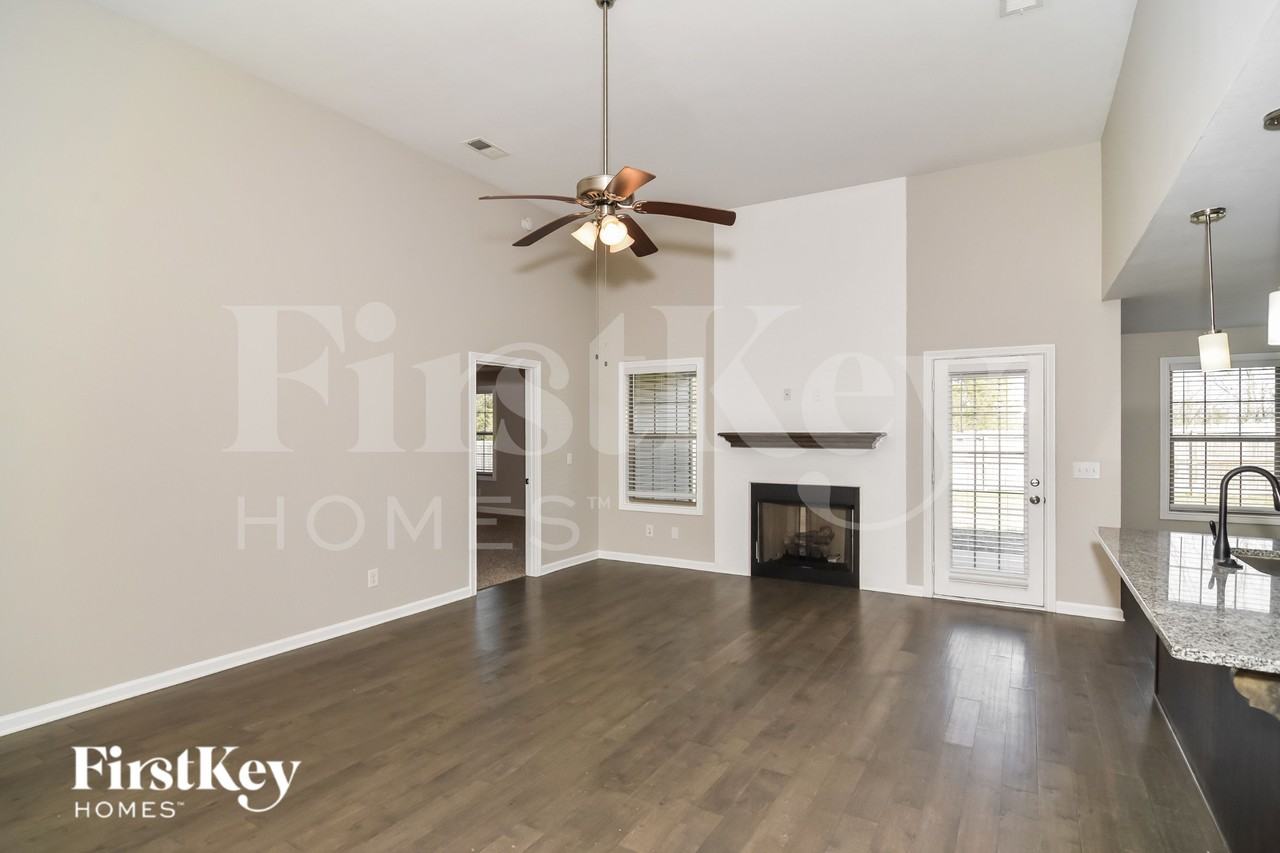 729 Tidwell Dr - Photo 2 of 19