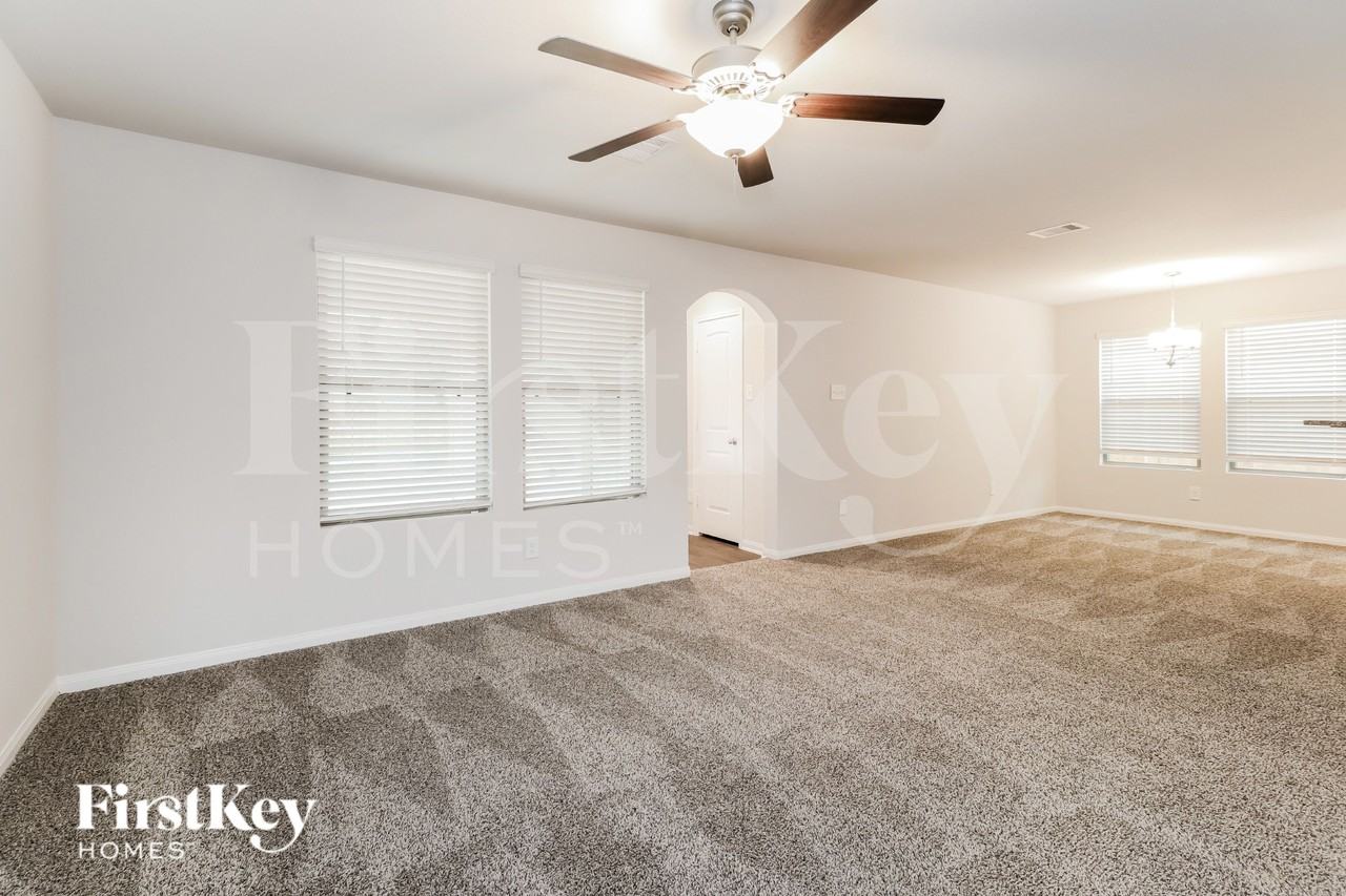 25617 Roy Rogers Rd - Photo 3 of 18