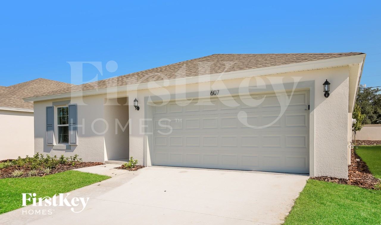 607 Lindbergh Way - Photo 2 of 18