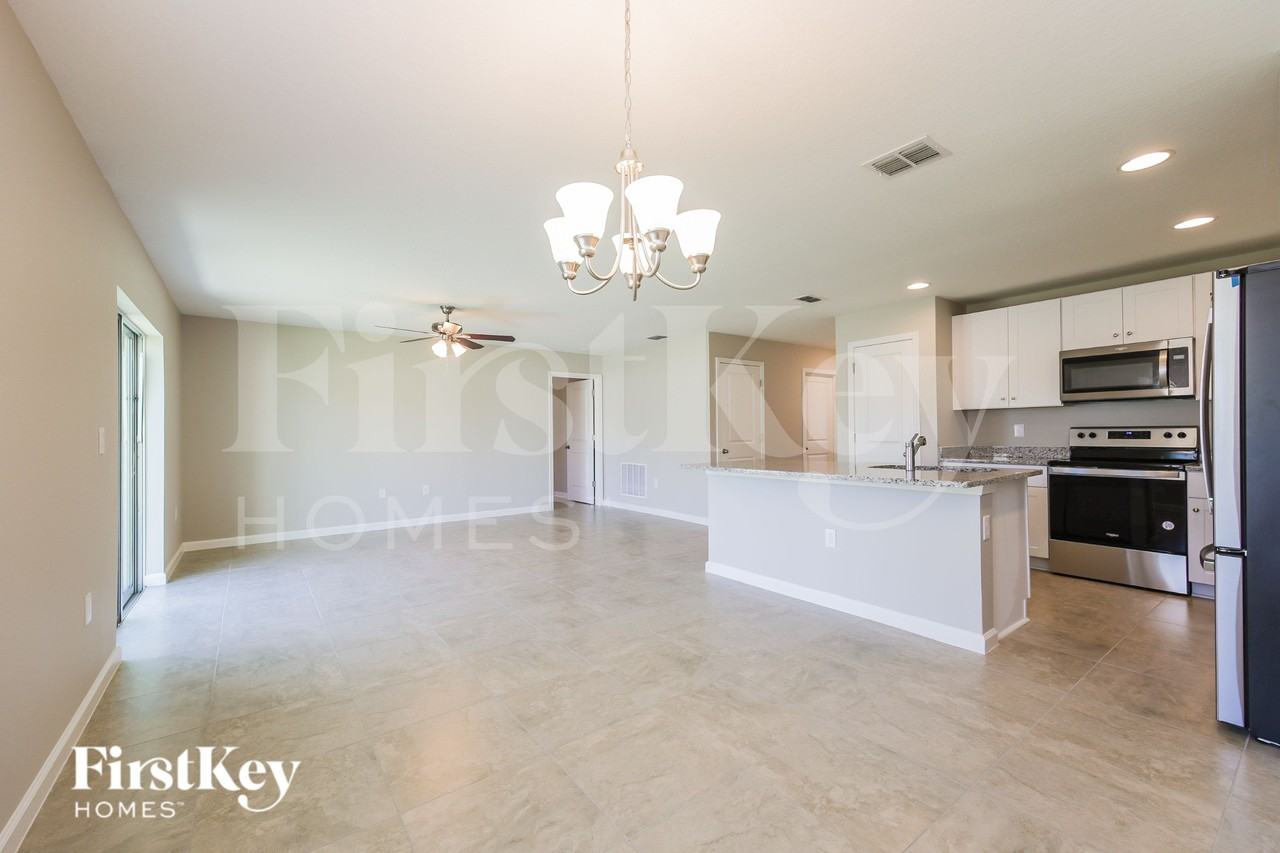 607 Lindbergh Way - Photo 6 of 18