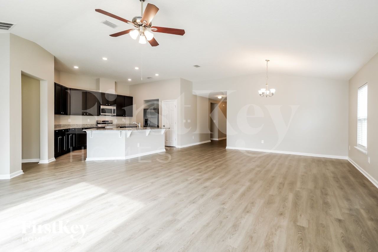 319 Hepburn Rd - Photo 4 of 15