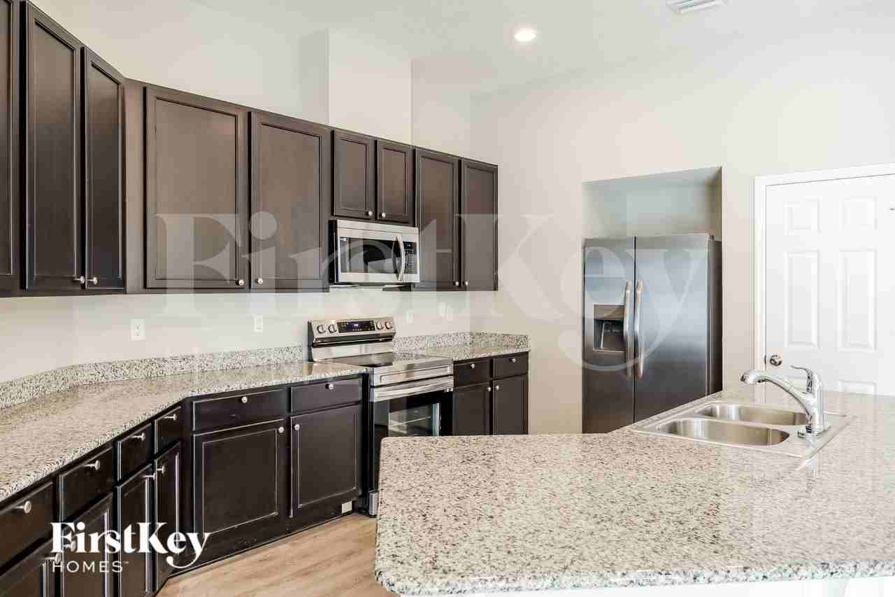 319 Hepburn Rd - Photo 6 of 15