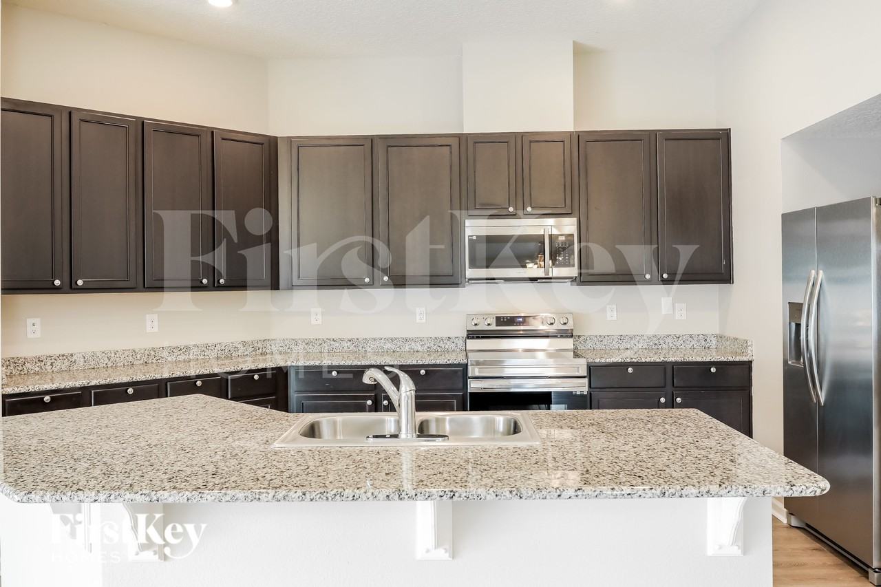 319 Hepburn Rd - Photo 7 of 15