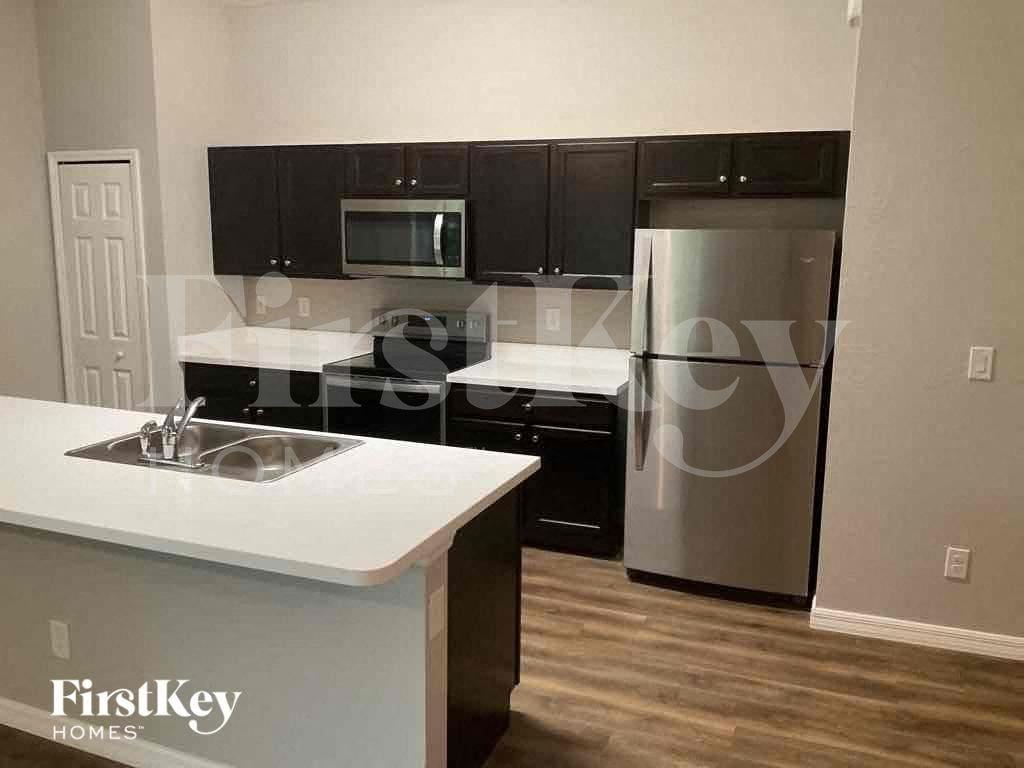 1235 Desmond St - Photo 2 of 18