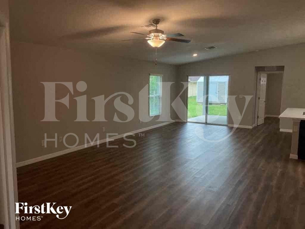 1235 Desmond St - Photo 4 of 18