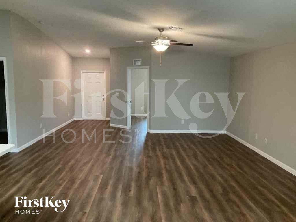 1235 Desmond St - Photo 5 of 18