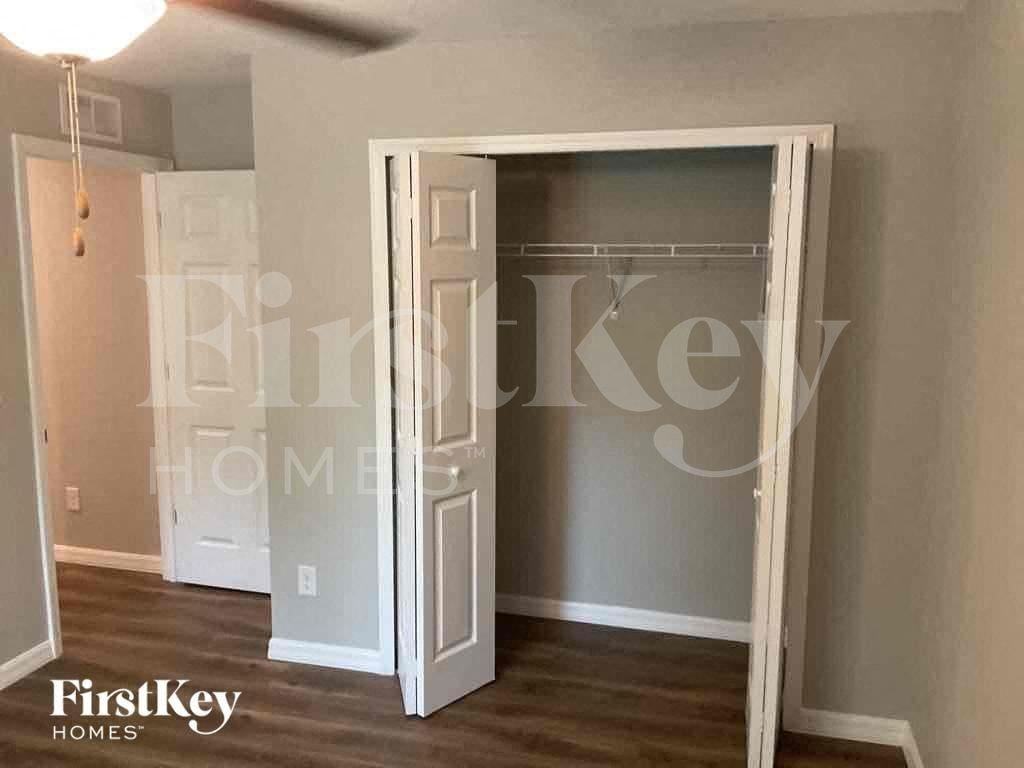 1235 Desmond St - Photo 6 of 18