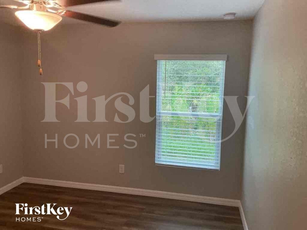 1235 Desmond St - Photo 7 of 18