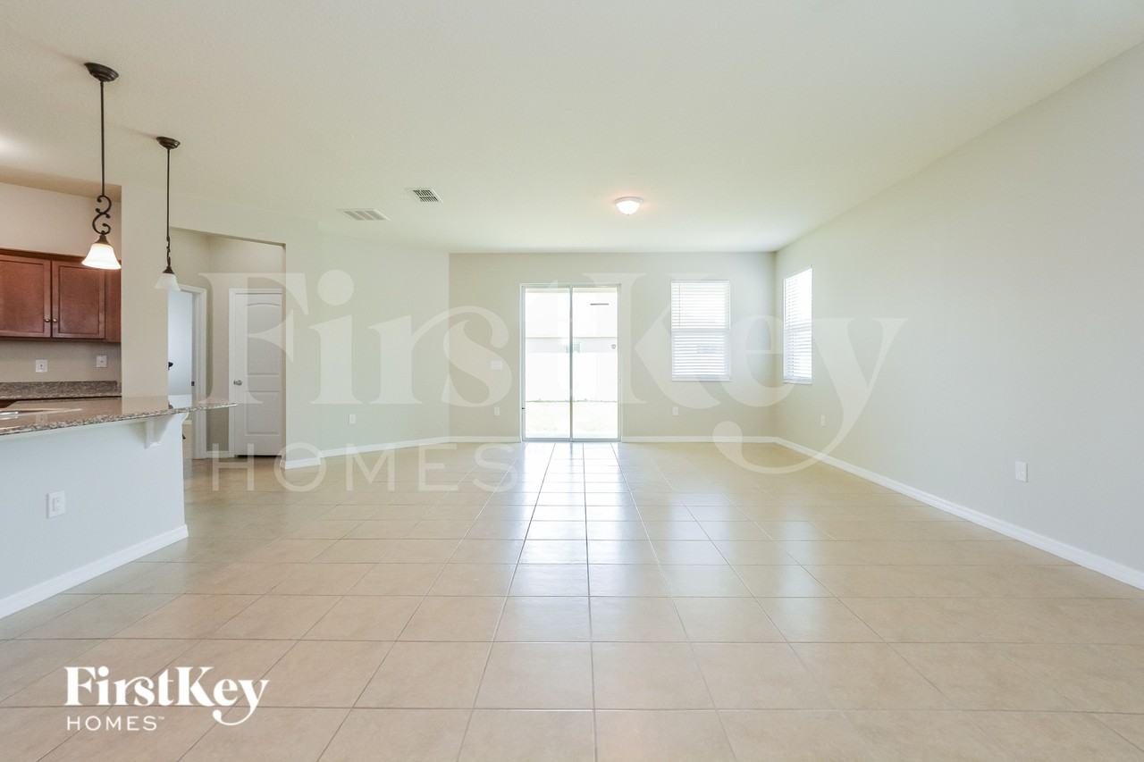 1511 Angler Ave - Photo 2 of 15