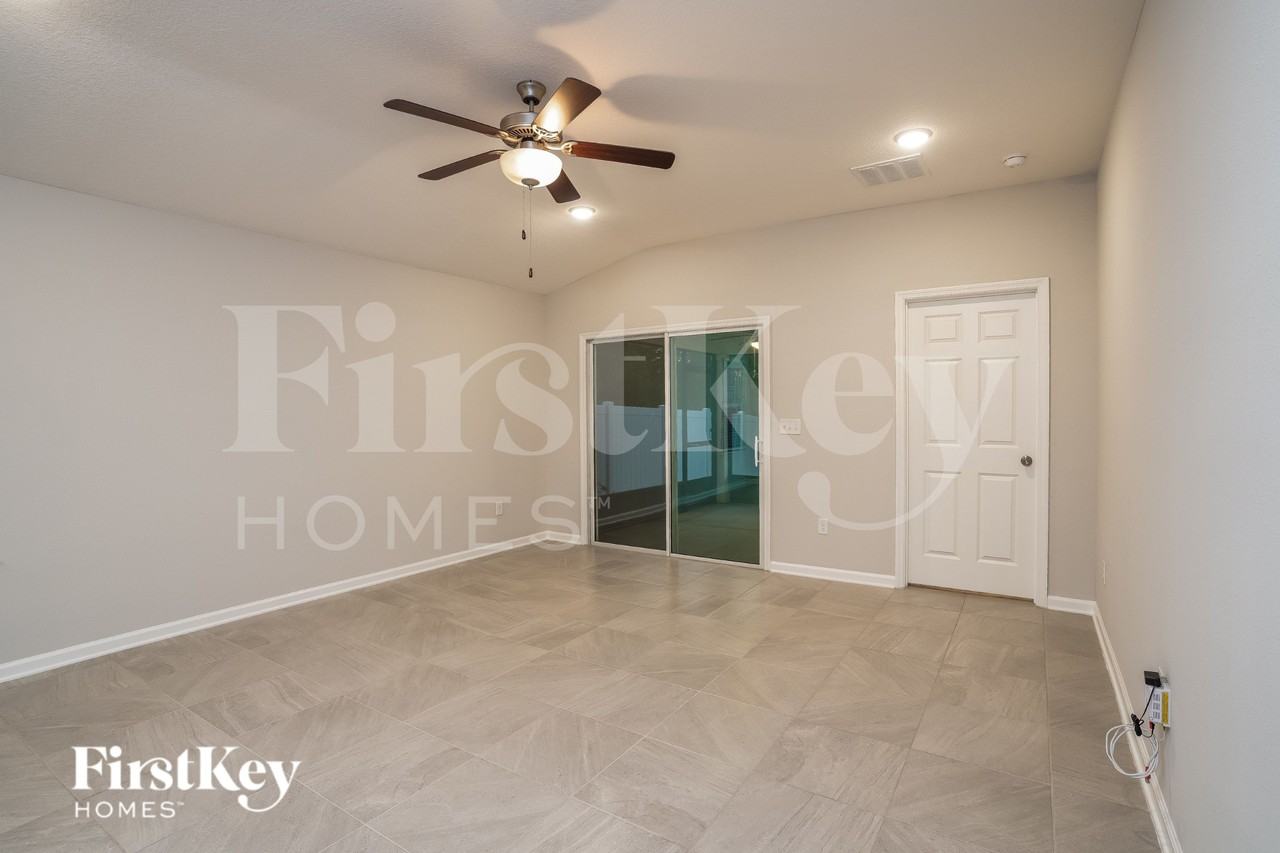 13816 Harlowton Ave - Photo 3 of 15