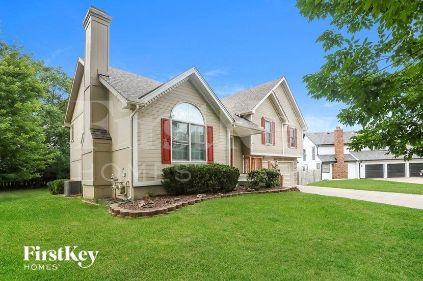 8236 N Hope Ave - Photo 2 of 15