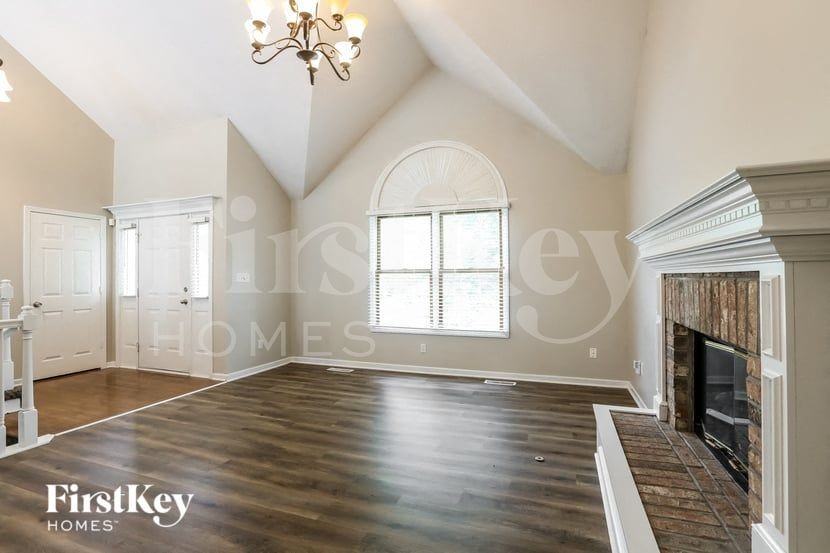 8236 N Hope Ave - Photo 4 of 15