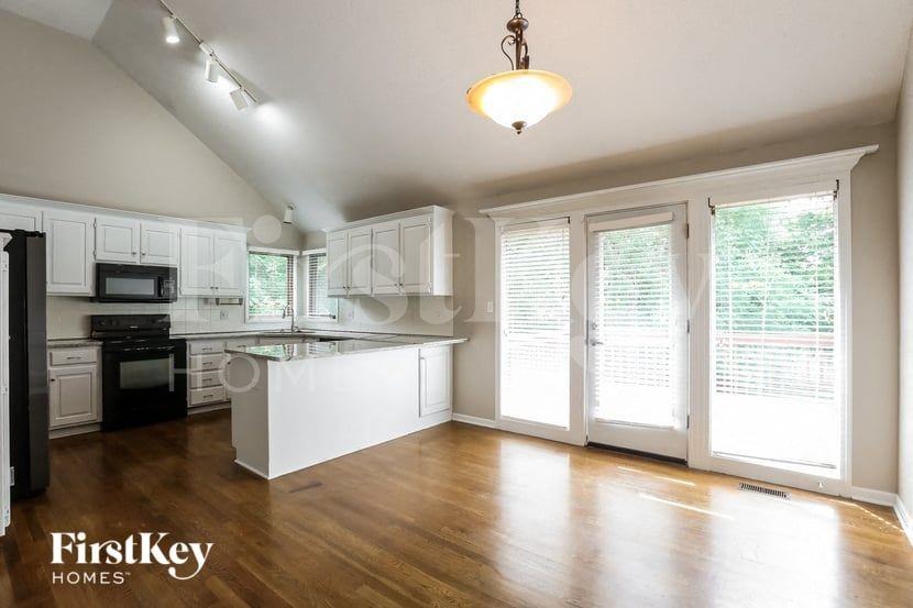 8236 N Hope Ave - Photo 7 of 15