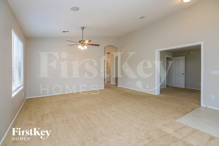 98 E Clairidge Dr - Photo 3 of 15