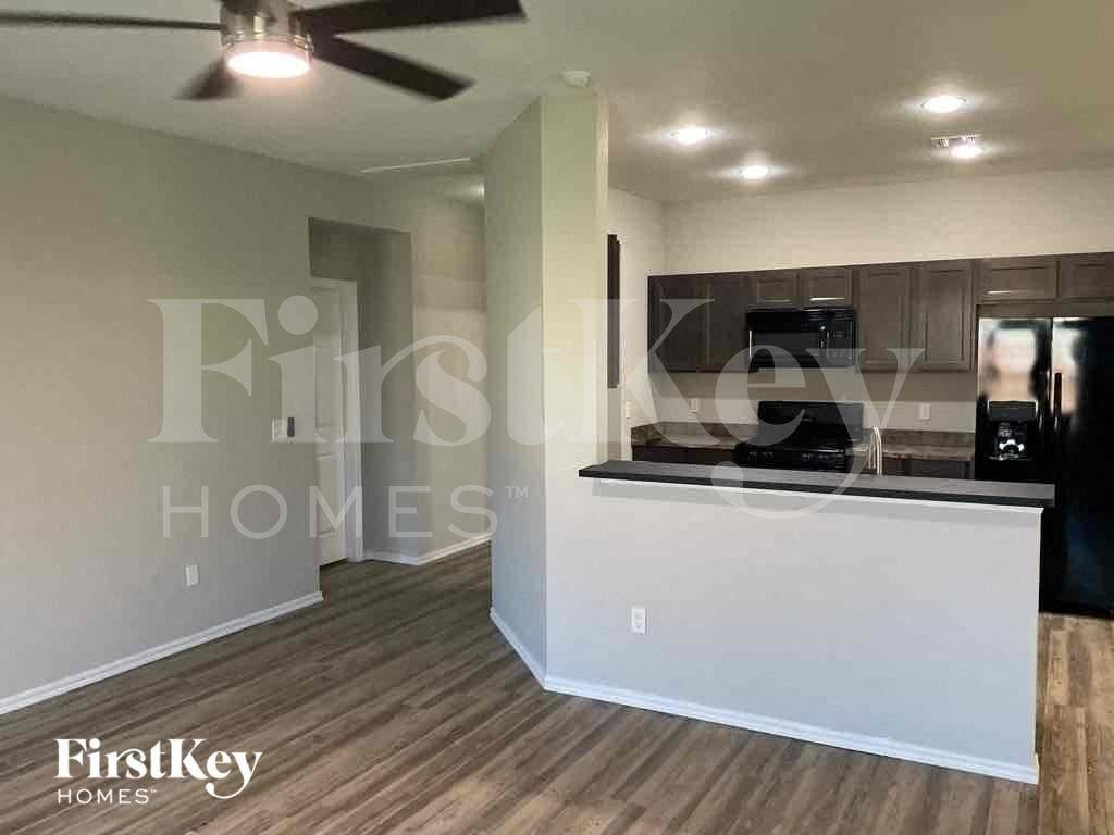 1885 Bradford Pl - Photo 3 of 17