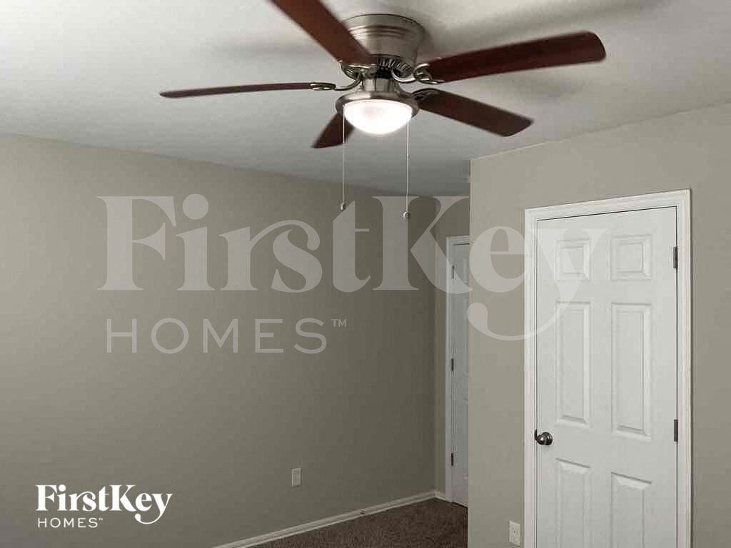 1885 Bradford Pl - Photo 6 of 17