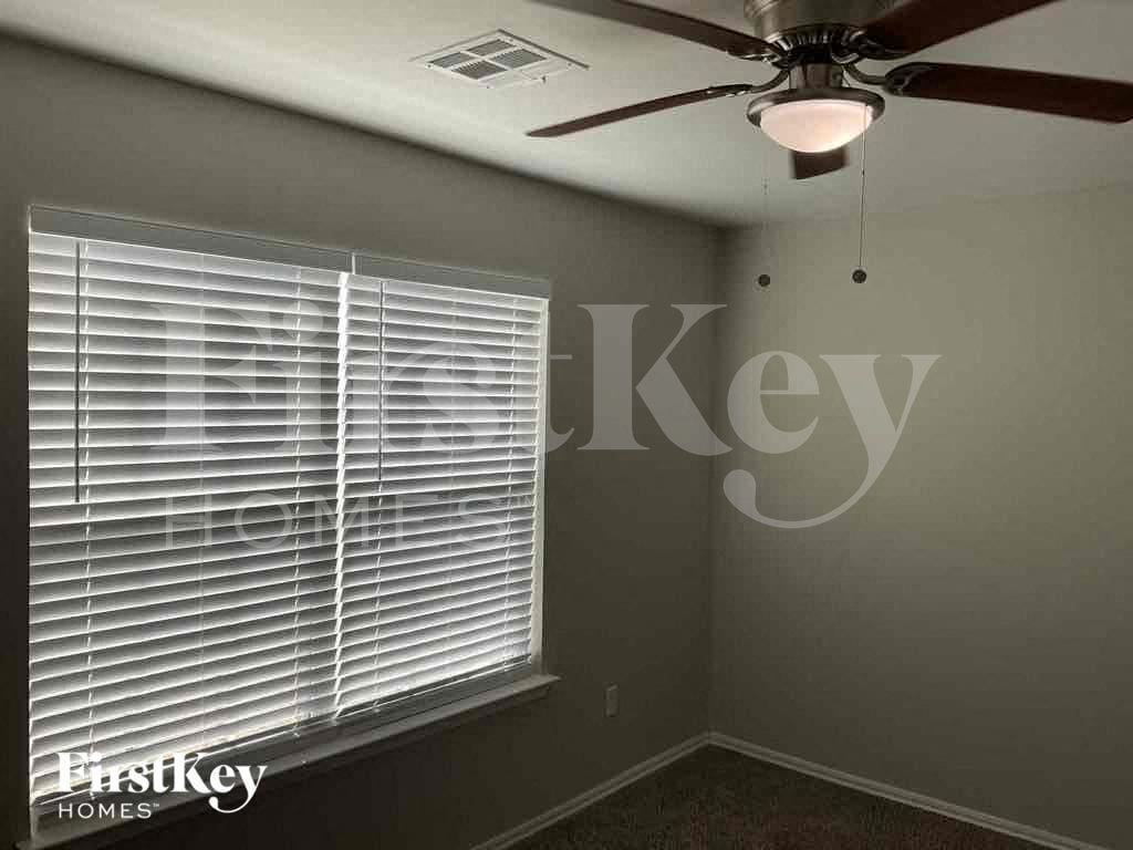 1885 Bradford Pl - Photo 7 of 17