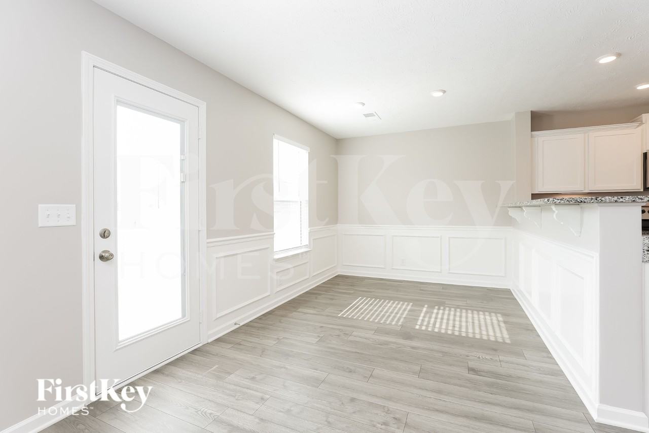 2230 Oak Dr - Photo 5 of 19